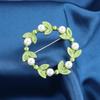 Elegant 3D Leaf & Pearl Brooch - Fashionable Pin for Clothing Accessories