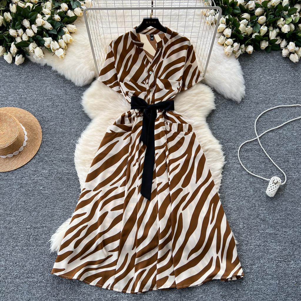 Letní dámské tištěné midi šaty s vintage výstřihem do V, krátkým rukávem a vysokým pasem, áčkové, jednořadé, ležérní šněrovací šaty