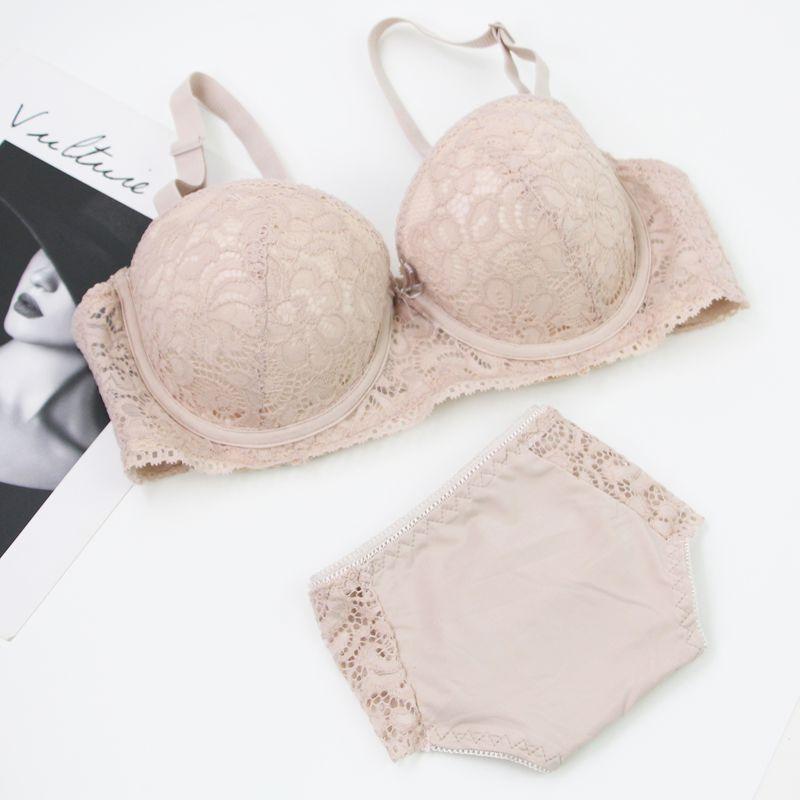 Sexy Stylish Lace Bra and Panty Set Featuring Underwire Push-up Support and Lightweight Skin-friendly Fabric
