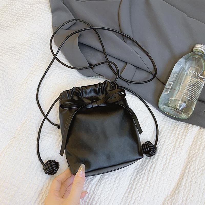 

Сумка через плечо Простая и модная сумка через плечо для мобильного телефона Этим летом новая трендовая модная простая женская сумка