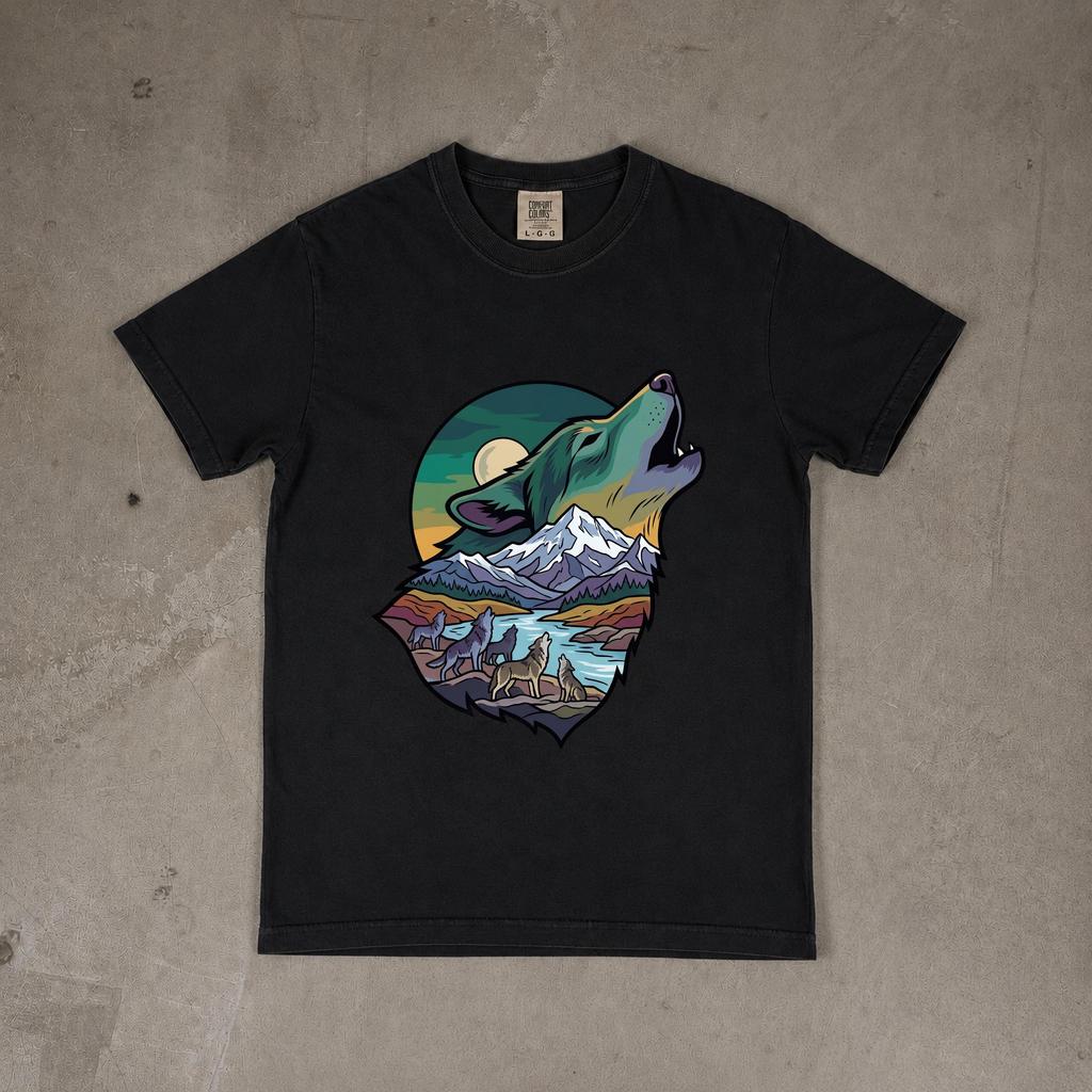 Howling Wolf Vintage Graphic Shirt, Retro Wolf Moon Tee, Wild and Free Nature Apparel, Grey Wolves Lover Gift, Oversized Comfort Colors® Top