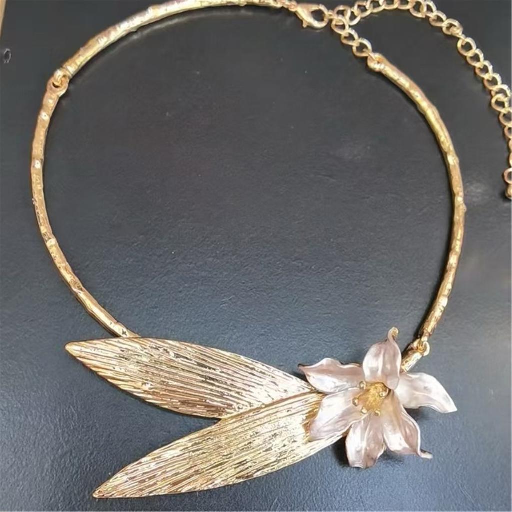 Tooxika Heavy Duty Exaggerated Design Metal Blade Oil Drop Warbler Tail Flower Collar Fashion Temperament Collarbone Chain Necklace