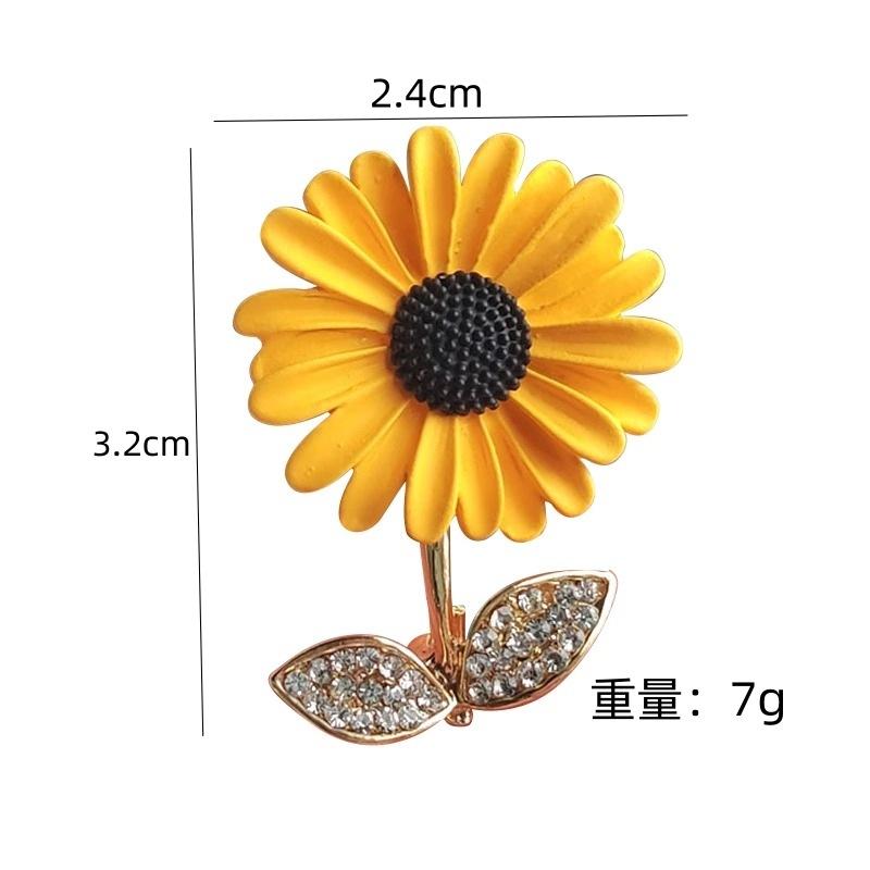 Trendy Sunflower Metal Brooch Exquisite Rhinestone Leaf Lapel Pins for Women Clothing Suit Badges Jewelry Accessories Gift