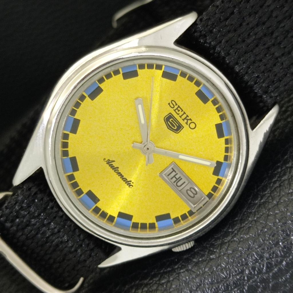 AUTOMATIC VINTAGE SEIKO 5 JAPAN 7009A MENS GOLDEN COLOR DIAL WATCH A701298-5 R206a-a701298