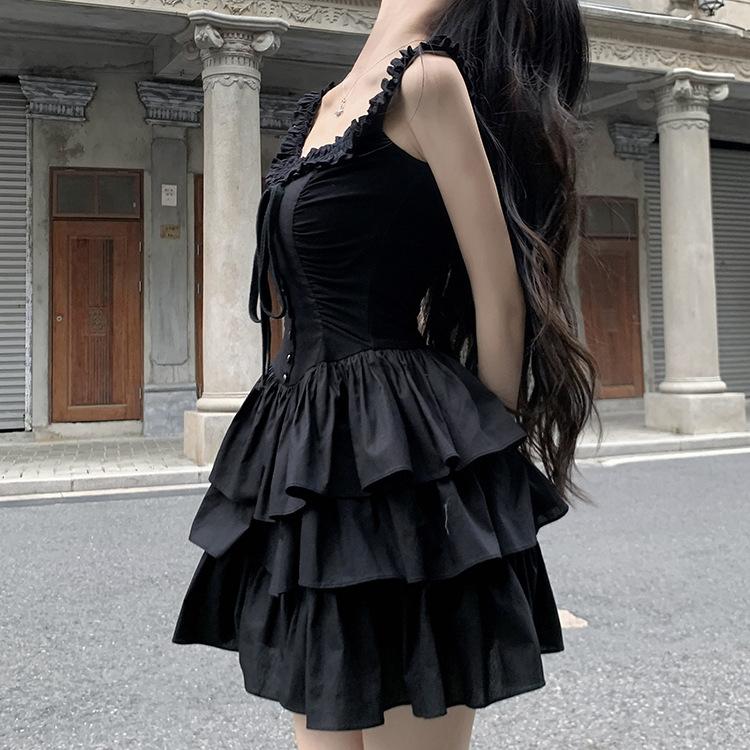 Summer new French sweet girl black suspender dress has a thin temperament and a beautiful little black dress
