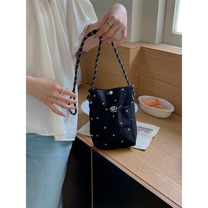 Folded cloud bag women's 2025 new summer versatile casual gentle sweet shoulder messenger mobile phone bag