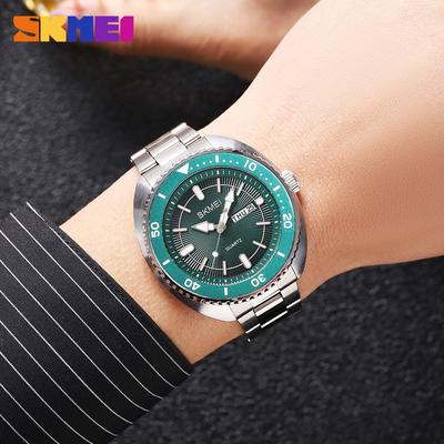 Neue Quarzuhr mit Stahlband, Business Casual Herrenuhr, 30 Meter wasserdicht, drehbare Lünette