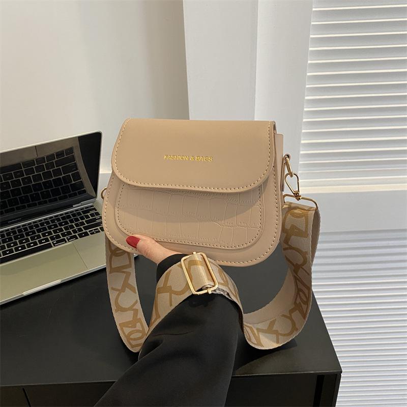 Popular simple casual small bag women's 2025 spring new foreign style small square bag fashion trend shoulder bag