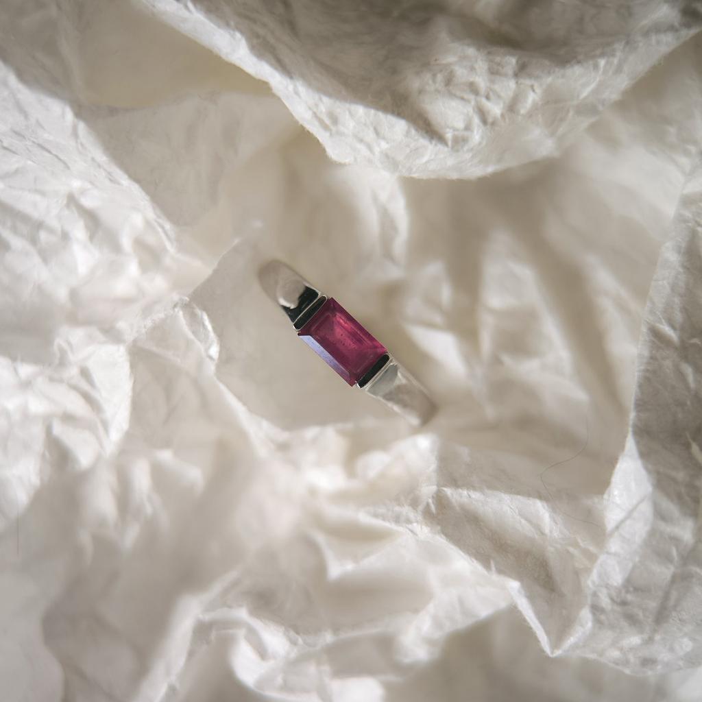 Серебряное кольцо с натуральным рубином 0.813ct, вес изделия 2,26 гр (2213260)
