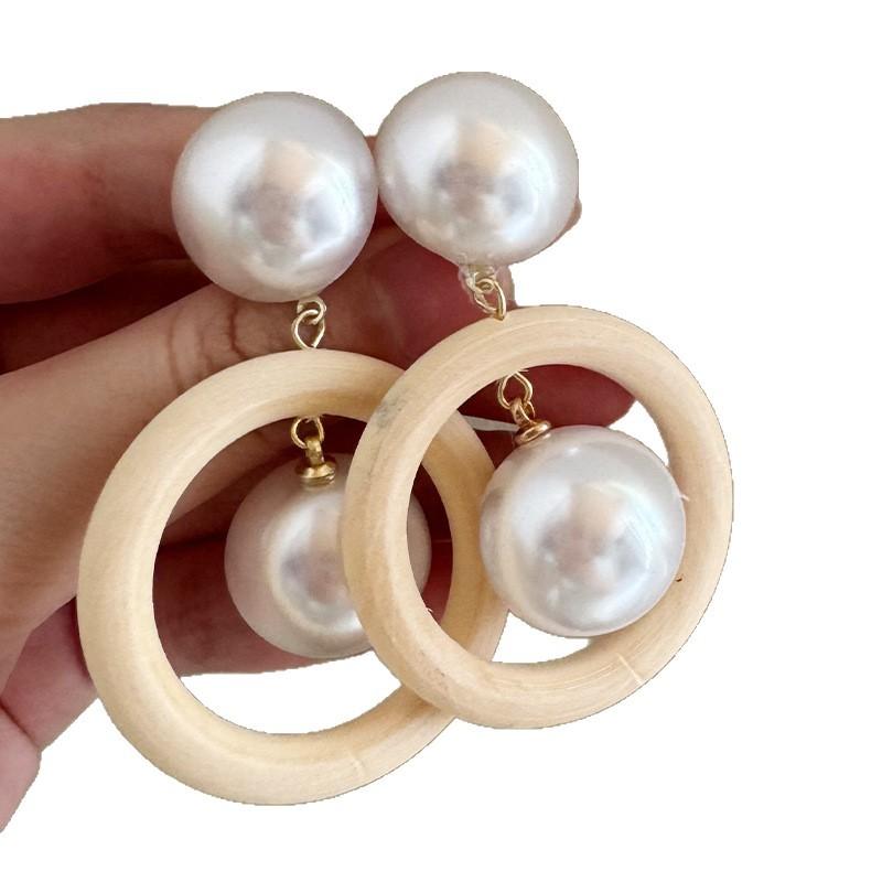 Chic Exaggerated Design Earrings Minimalist Hollow Wood Round Pearl Pendant Personality Niche Unique Versatile Fashion Studs