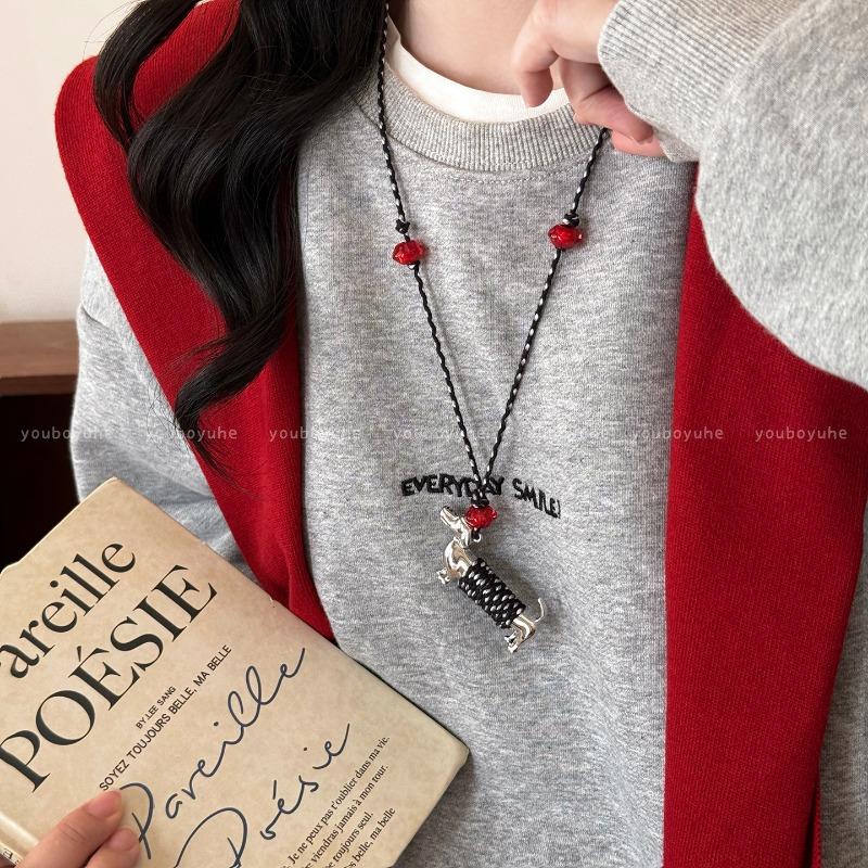 Dachshund Puppy Woven Rope Pendant Necklace for Women, High-end and Exquisite Long-sleeved Sweater Style Chain, Unique Design, Rare Piece.