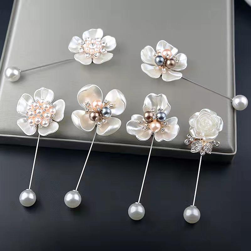 Imitace perly, brož Kamélie květina pro ženy Bílá květina Kytice z okvětních lístků Dlouhá jehla Košilový límec Lapel Pin Dárek