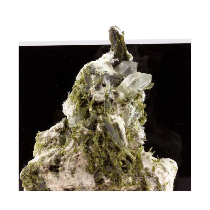 Epidote, Quartz, Byssolite 885.2 carats