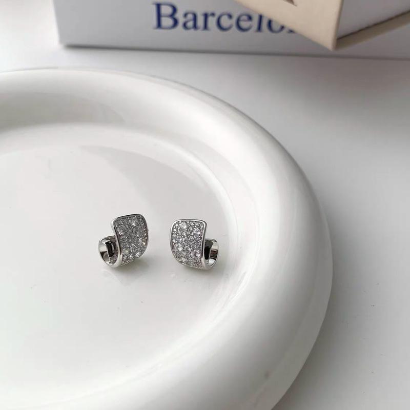 Luxury Sparkling Petite Diamond Earrings for Women - 2023 High-End Niche Design Studs