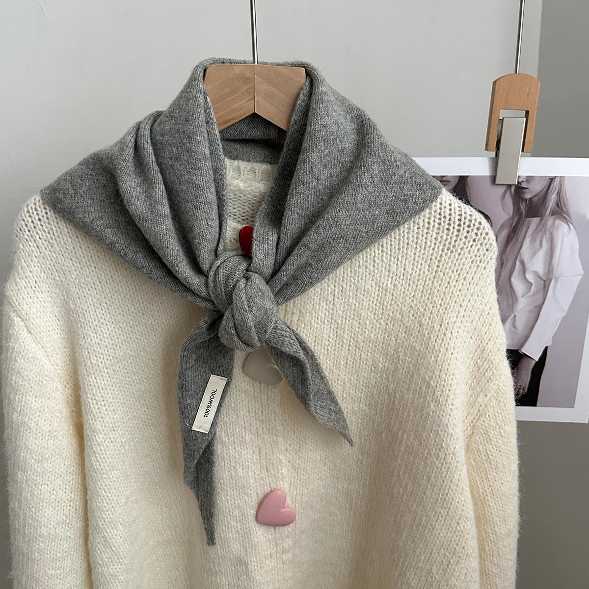 

A Solid Color Wool Knitted Triangle Scarf for Women, Can Be Worn as a Fake Collar, Decorative Scarf for Air-Conditioned Rooms, Fashionable Shawl