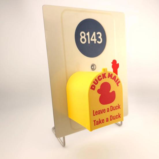 Mini Duck Mailbox Magnet 3D Printed Cruise Ship Cabin Door Magnetic Duck Mail Box Decoration Cruising Duck Mailbox Ornament with Movable Flag
