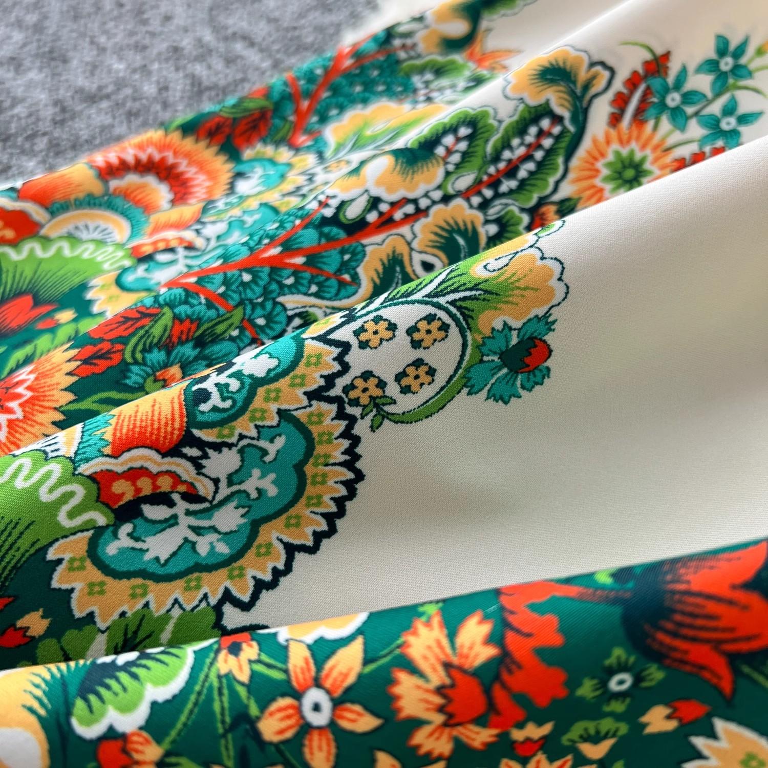 Новое винтажное осеннее зеленое платье с рубашечным воротником и цветочным принтом — фото 9