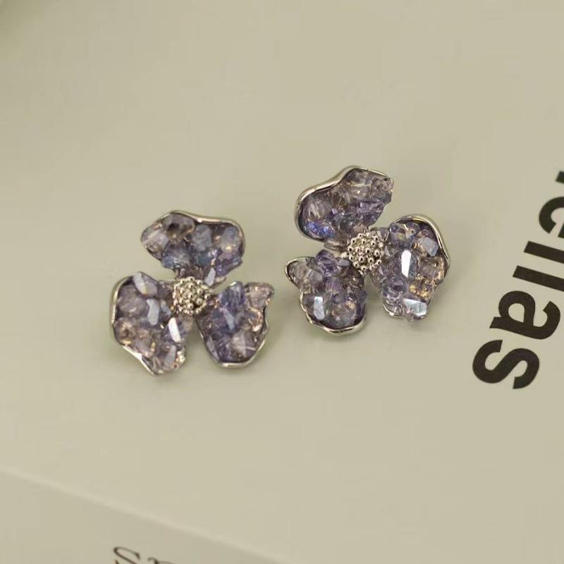 Fashion light luxury high-end stud earrings small fresh flower series earrings sweet and exquisite niche versatile daily earrings