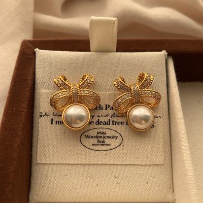 Romantic Bow Inlaid Rhinestone Pearl Stud Earrings Retro Elegant Exquisite Three-Dimensional Niche Fashion Earrings