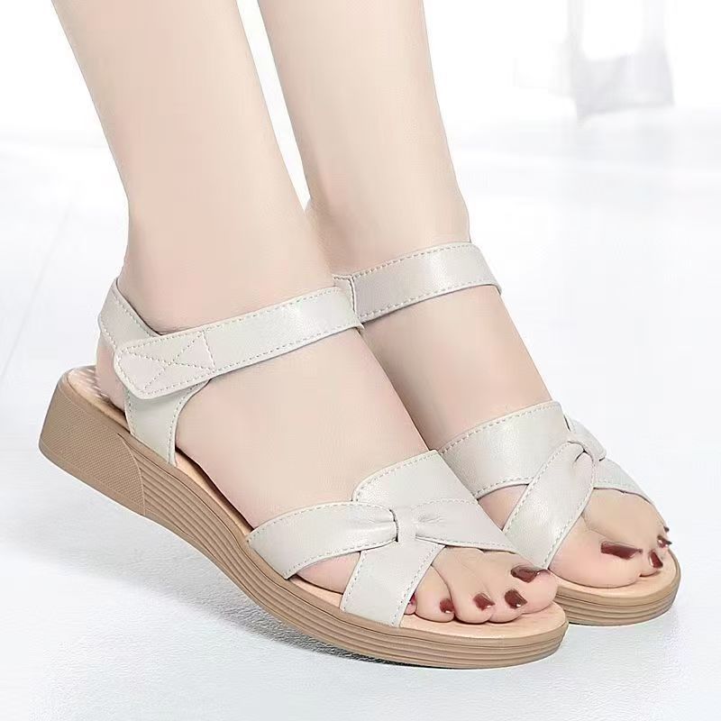 

Summer new soft-soled mother sandals medium and old 2 leather sandals women s flat-soled non-slip and wear-resistant sandals 40