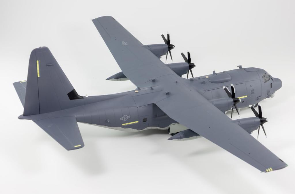 Great Wall Hobby Ghost Rider Gunship Plastic Model L1012 1/144 AC-130J (Airplane)