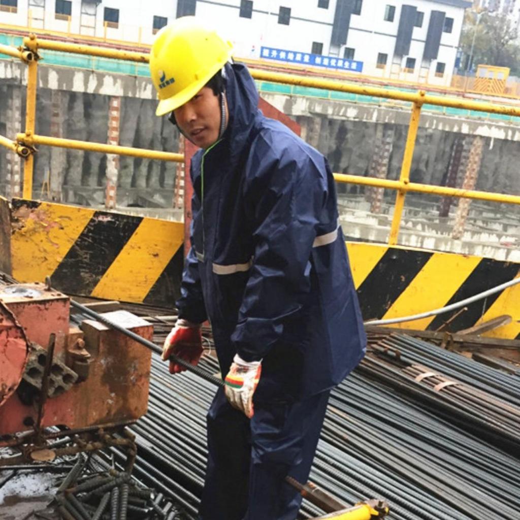 Durable Tear-Resistant Waterproof Raincoat and Pants Set for Outdoor Construction