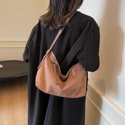 This Year, Large-capacity Tote Bags Are Popular for Women's 2025 Autumn and Winter New Versatile Casual Shoulder Messenger Commuter Bags.
