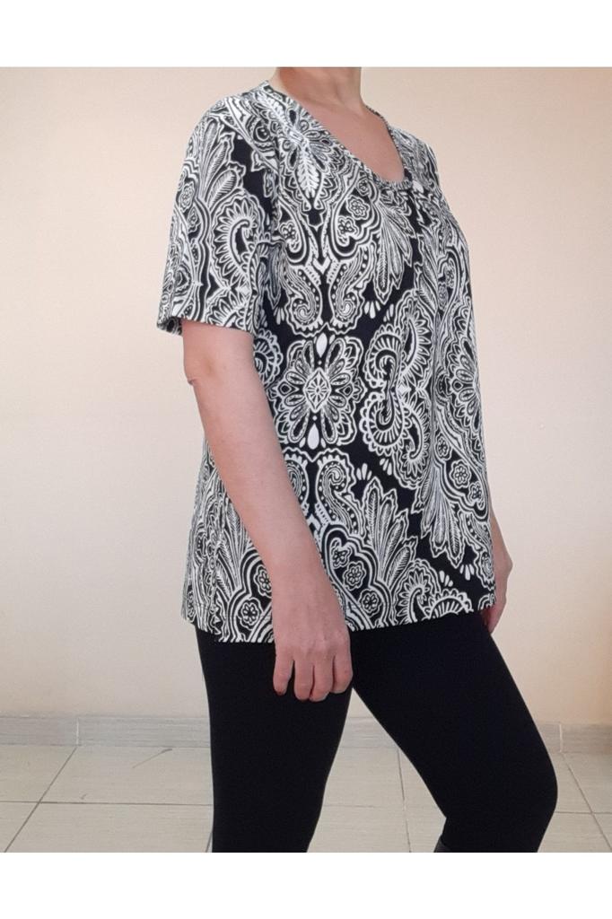 Damen Stil Übergröße T-Shirt Schwarz und Weiß Gemustert Gekämmte Viskose T-Shirt mit Gekräuseltem Kragen