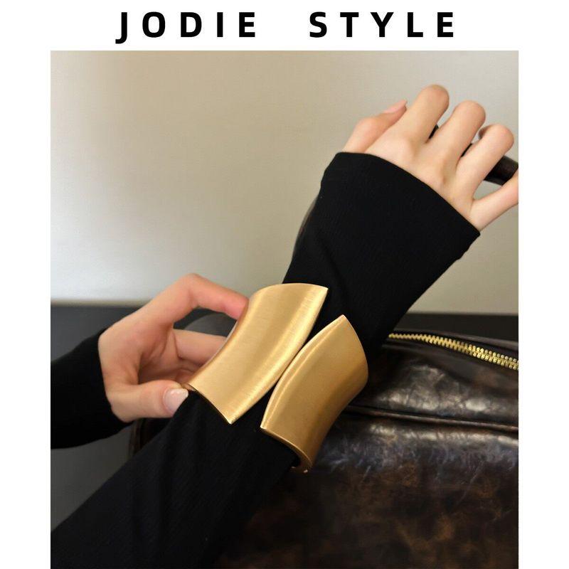 

European and American Spring and Summer New Style Exaggerated Design Wide Fashion Bracelet for Women, Versatile Trendy Jewelry Type a