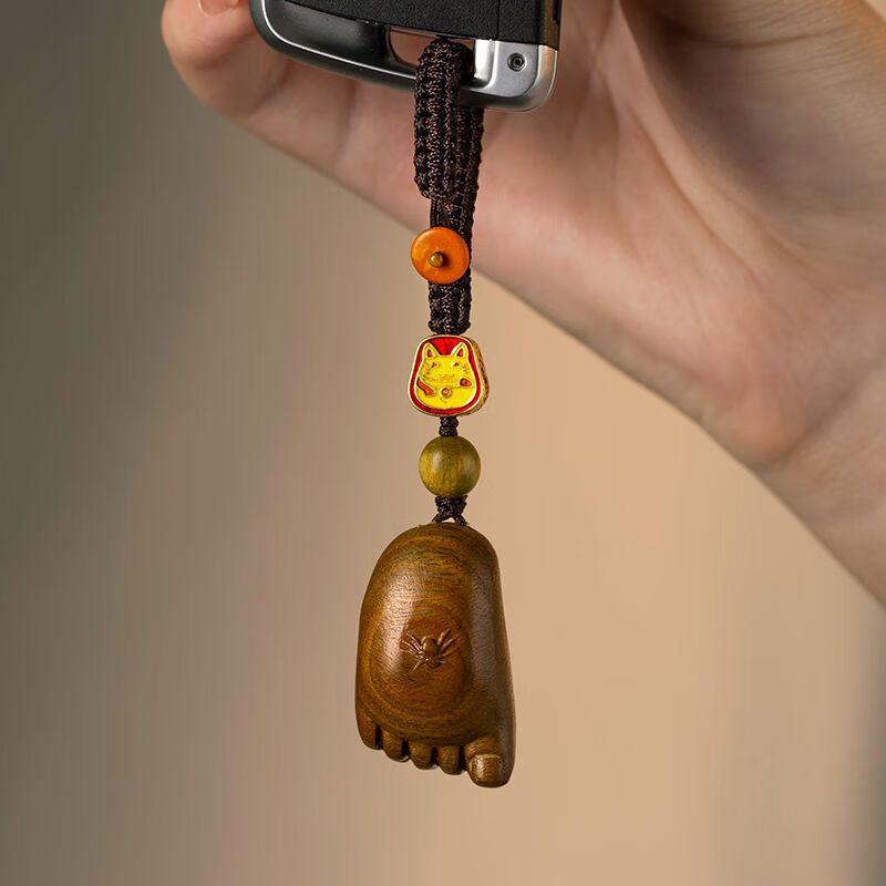 OLOMM Green Sandalwood Foot Charm Keychain