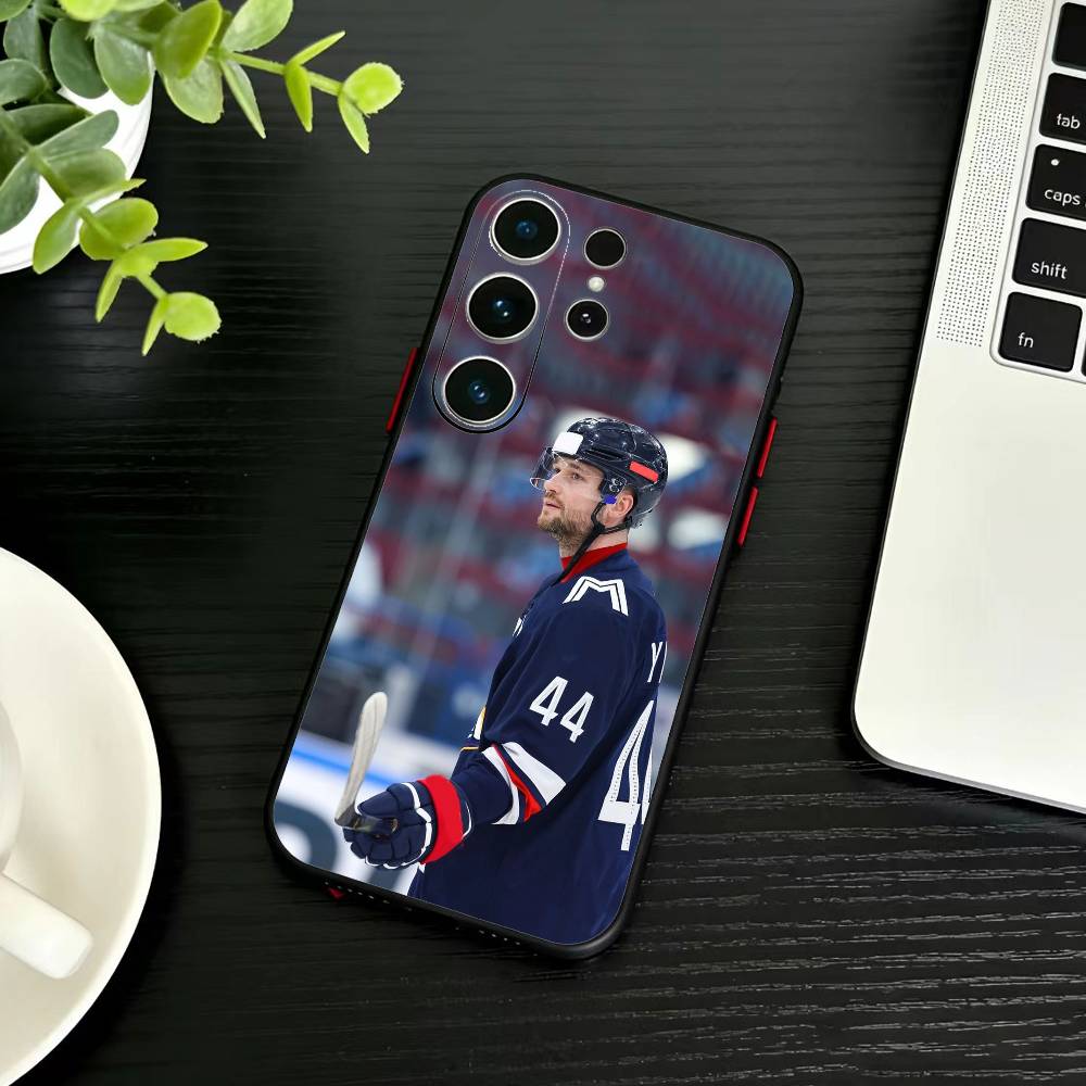 Ice Hockey Player-Heated Rivalry  Phone Case For Samsung S26,S25,S24,S23,S22,S30,S21,Ultra,Plus,FE 5G Black Soft Cover