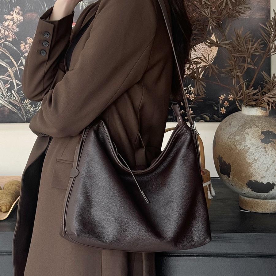 

Premium Sense Versatile Shoulder Armpit Bag New Trend Cowhide Tote Bag Genuine Leather Women s Bag чорний