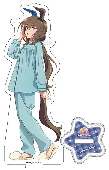 

Любуйтесь акриловым стендом Вега в пижаме, официальный мерч Uma Musume