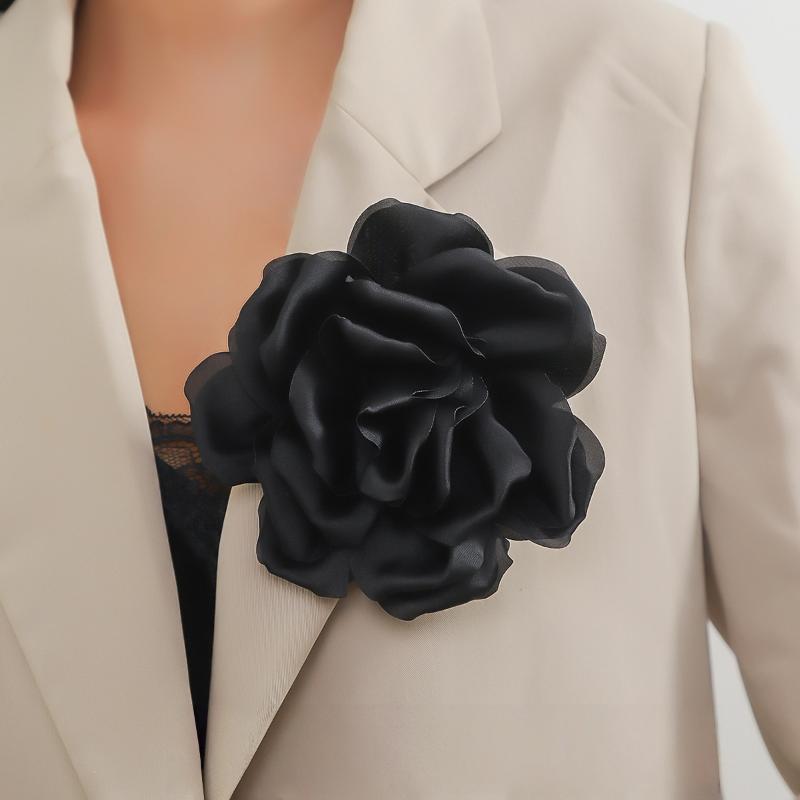1Pcs Black Fabric 3D Flower Chest Flower Pin Personalized Exaggerated Satin Large Flower Brooch Versatile For Women