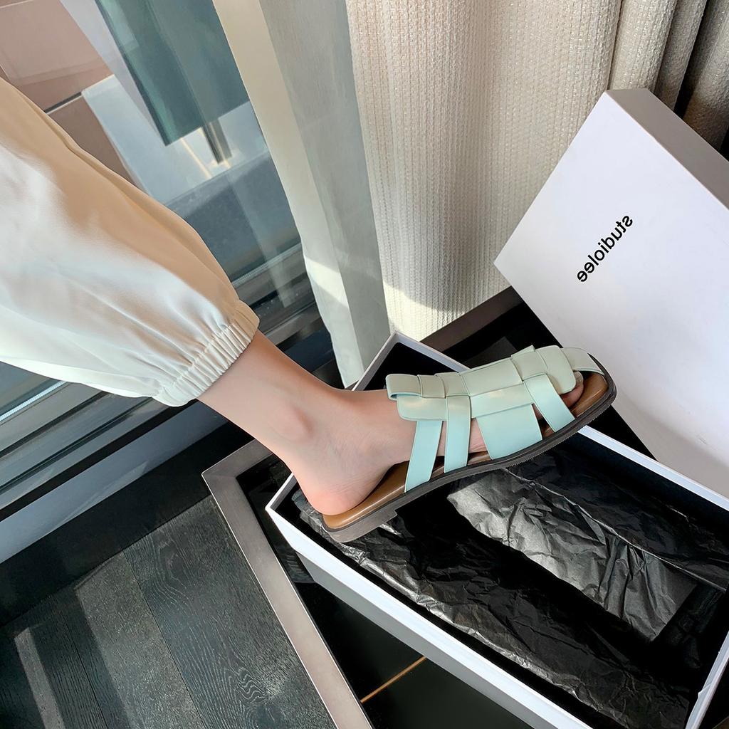 Grape mother of the same style | 2025 summer wear beach flat-bottomed bag head lazy Muller shoes cool slippers women's