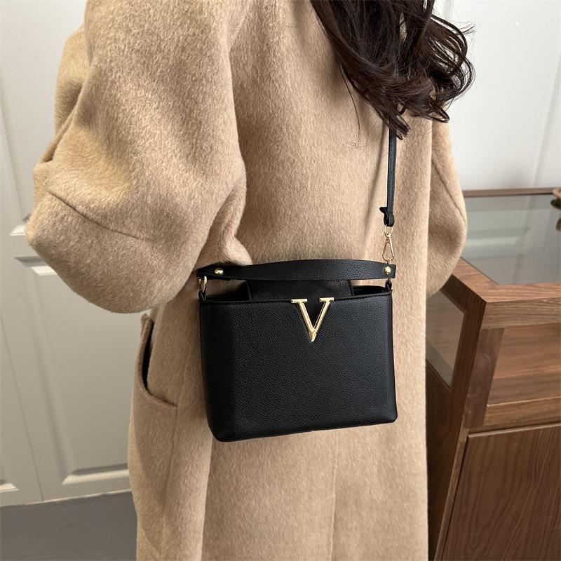 New Simple V-shaped Decoration, Hand-held Ins Fashionable Foreign Style, One Shoulder Crossbody Trendy Bucket Women's Small Bag