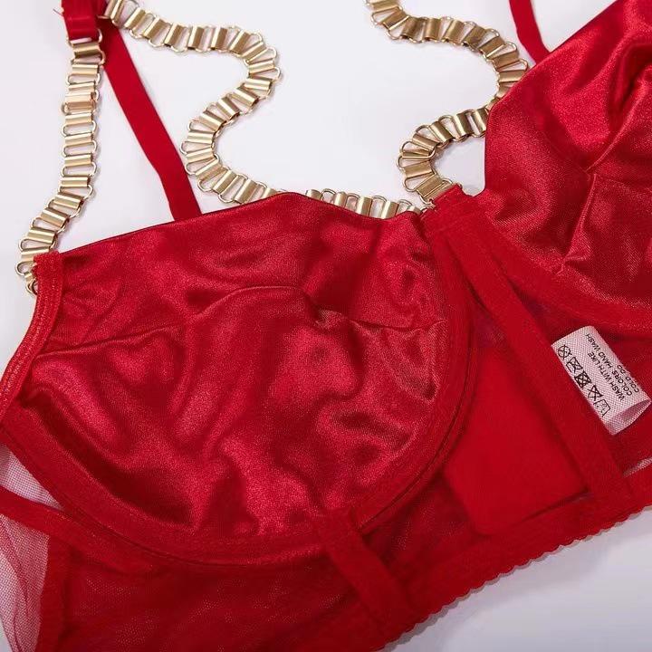 2023 European & American Sexy Lingerie with Metal Chain Three-Piece Set