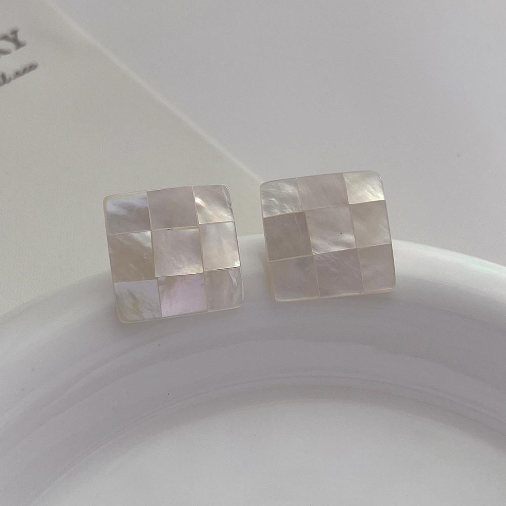 Geometric Mosaic Heart Shell Earrings: Elegant, Minimalist Design for Women