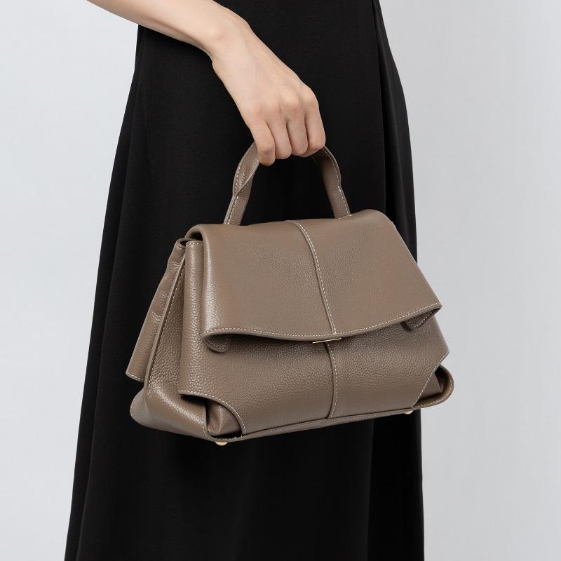 A Niche Design of A Single-shoulder Bag for Girls An Ultra-light Commuter Crossbody Bag