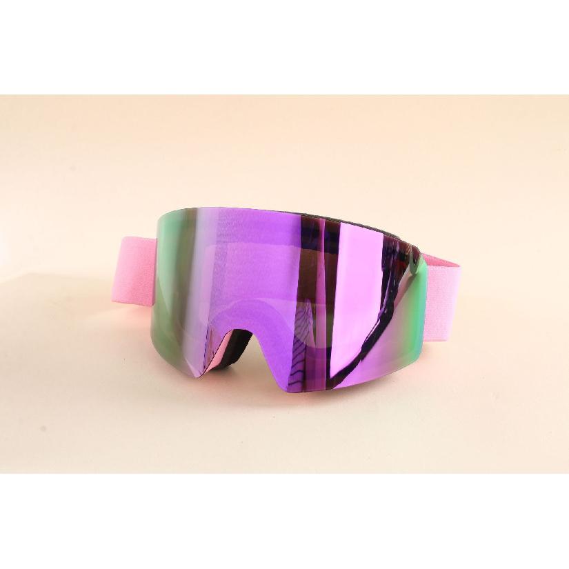 Double-layer anti-fog ski goggles, essential for skiing, offering wind and sand protection, UV protection, and snow blindness prevention, suitable