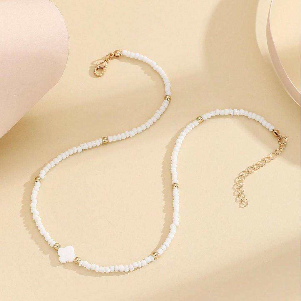 Bohemian Four-Leaf Clover Pendant Necklace: Mother-of-Pearl Beaded Choker with Seed Beads