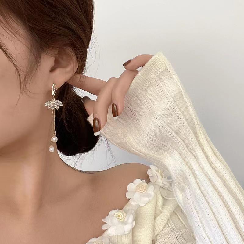 

1 пара изысканных длинных сережек-гвоздиков с жемчугом для балетных девушек, серьги для девушек, сладкие серьги для темперамента, ювелирные аксессуары, подарки