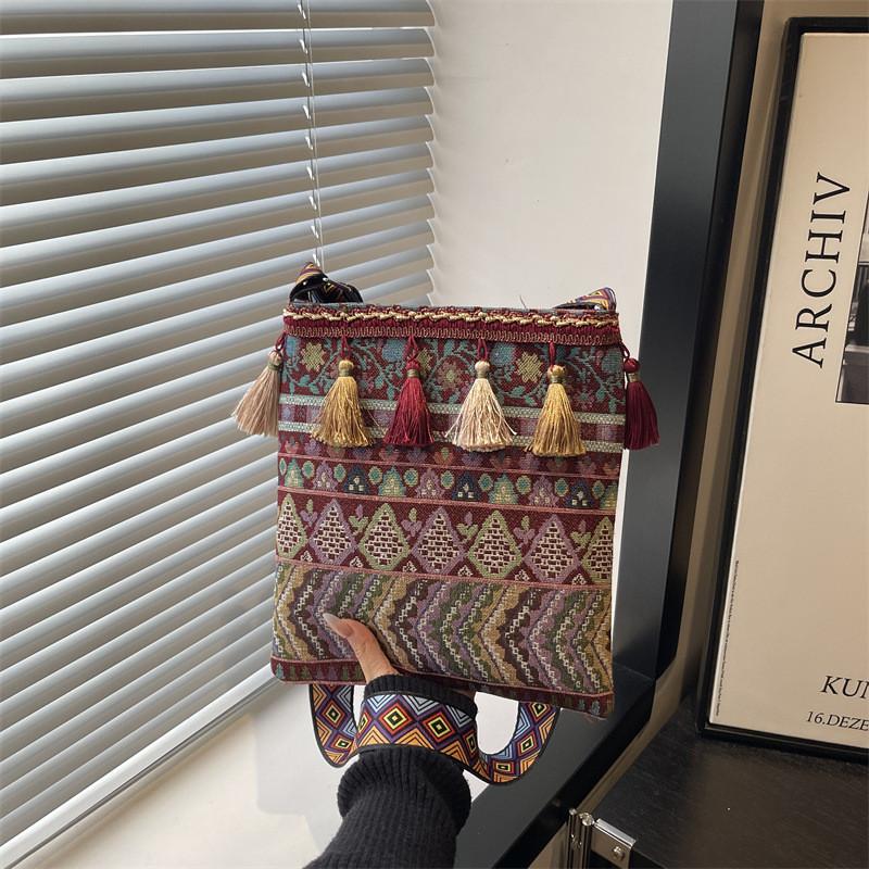 Ethnic Style Shoulder Bag For Women With Woven Fabric And Tassel Decoration For Daily Use