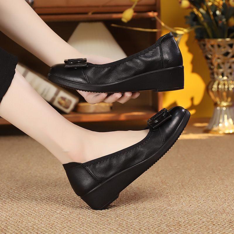 Autumn New Mother Leather Shoes Middle-aged Soft-soled Non-slip Versatile Lightweight Single Shoes Comfortable Simple Flat Women's Shoes