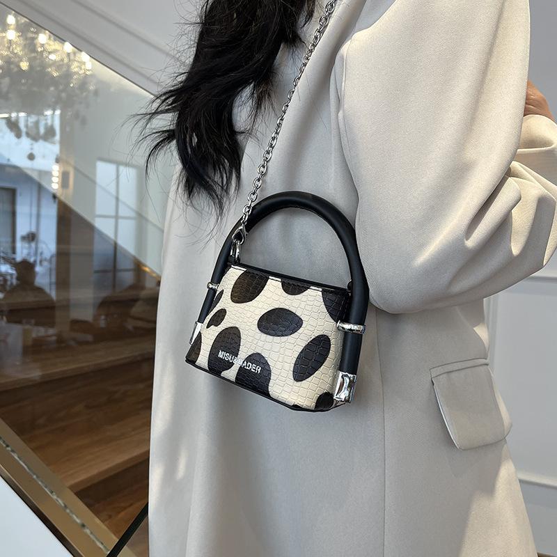 

Stylish niche printed portable bucket bag women s bag 2024 new spring shoulder messenger change bag чорний