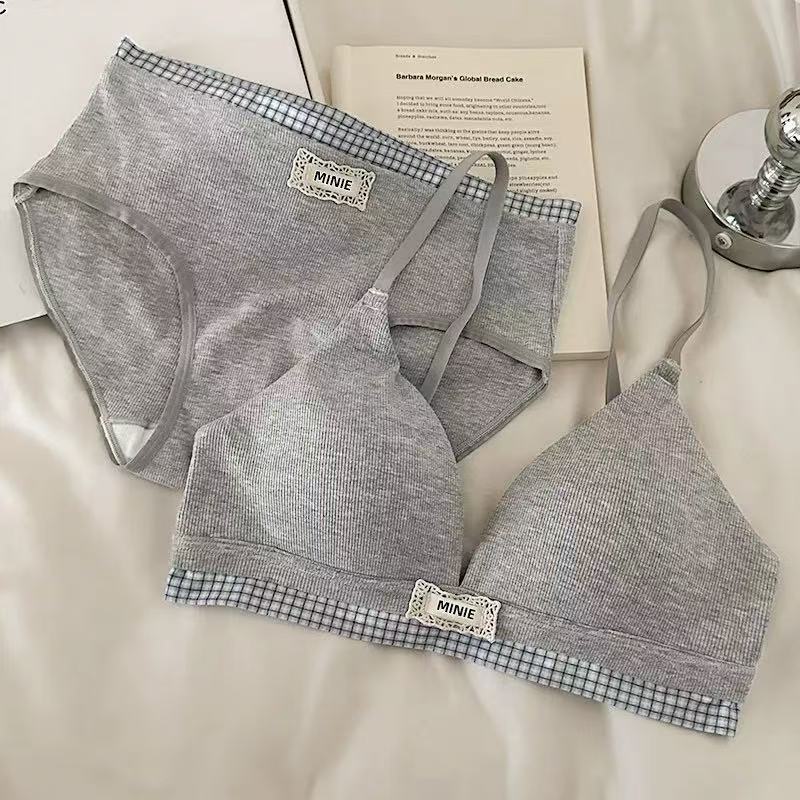 Plaid splicing polka dot thin triangular cup without steel ring to gather small breasts, double breasts, anti-sagging bra set