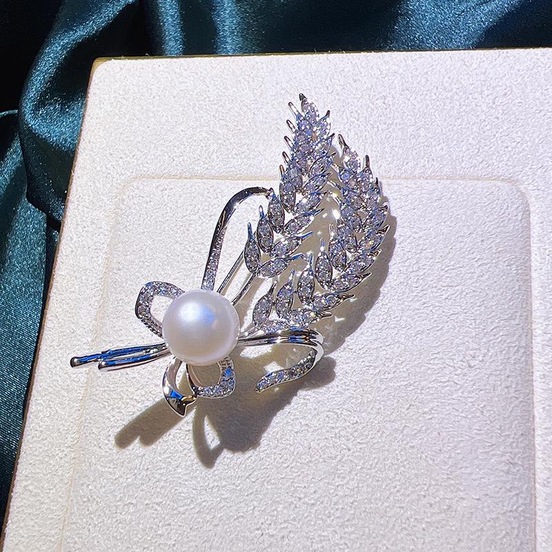 High-End Wheat Ear Brooch: Gold-Plated Zircon & Pearl Pin for Autumn/Winter Coats