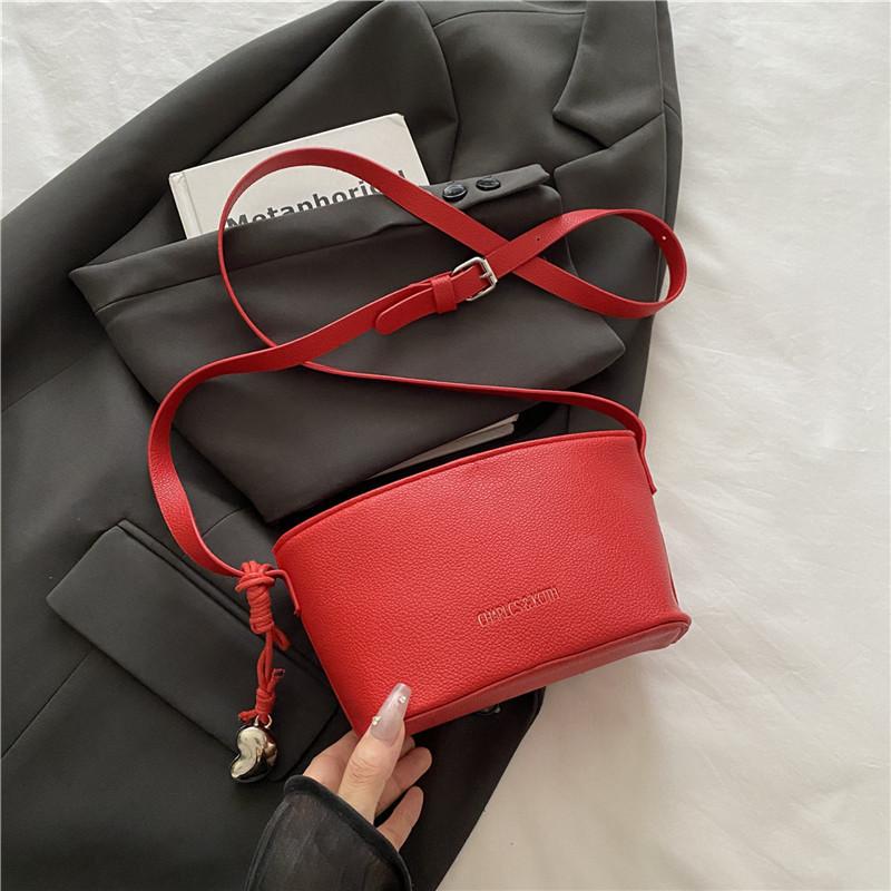 New Niche Design Shoulder Bag Premium Texture Messenger Bag Temperament Versatile Shoulder Bag Fashion Commuter Messenger Bag