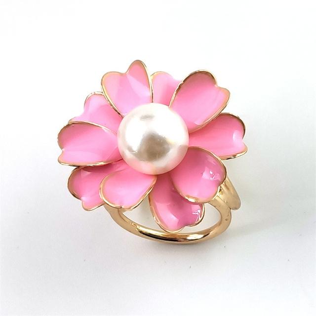 Corsage Silk Scarf Buckle Three Rings Pearl Flower Scarf Buckle Pin Brooch Dual Use Minimalist Simple Style Shawl Buckle JewelryFlower Rings розовый