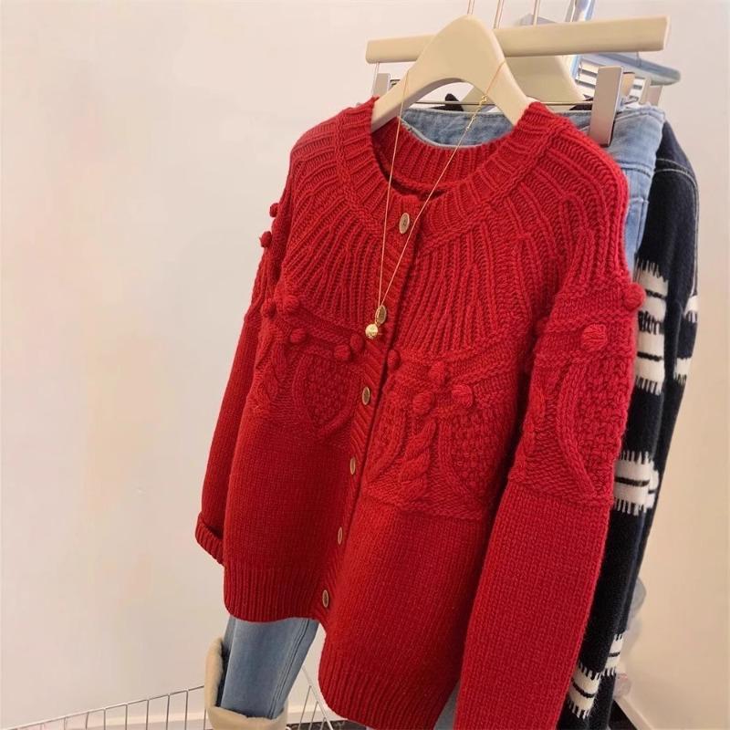 Red sweater women's autumn and winter thickened lazy wind knitted cardigan design sense top